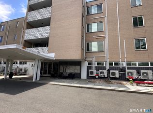 5 Bishop Rd APT 101, West Hartford, CT 06119