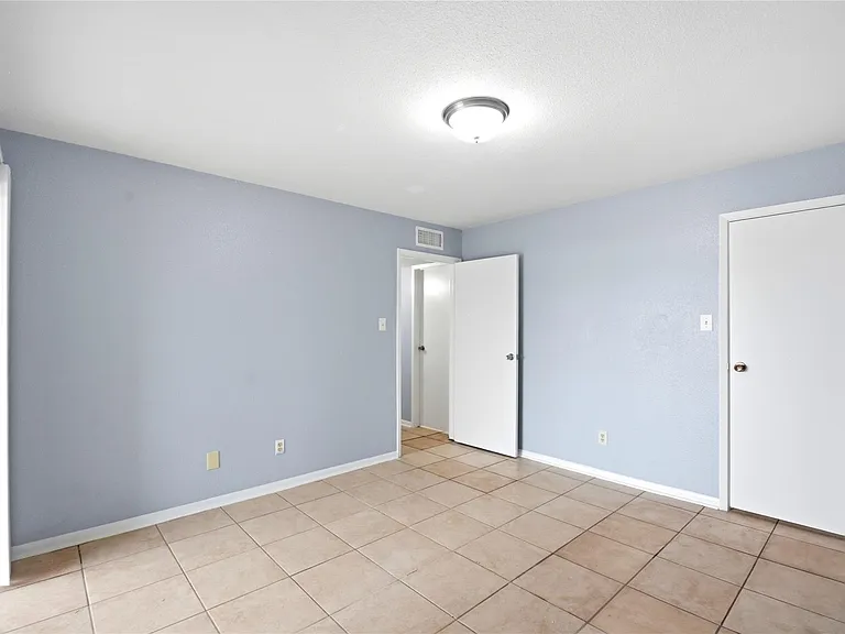 8918 Bissonnet St #112 — Photo 16