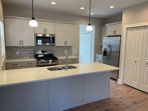 2nd image of 295 Vista Green Ct