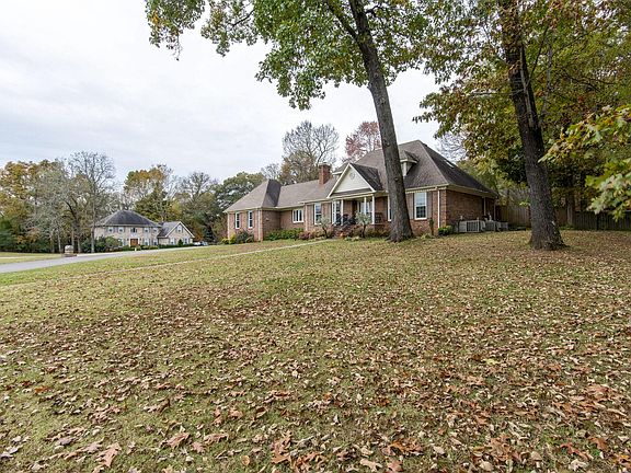 2nd image of 106 Glen Echo Dr