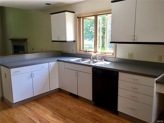 4th image of 8623 Wrenwood Cir