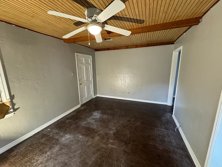 528 E Douglas Dr — Photo 20