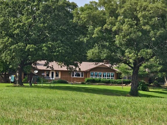 2nd image of 472 Seven Oaks Lane