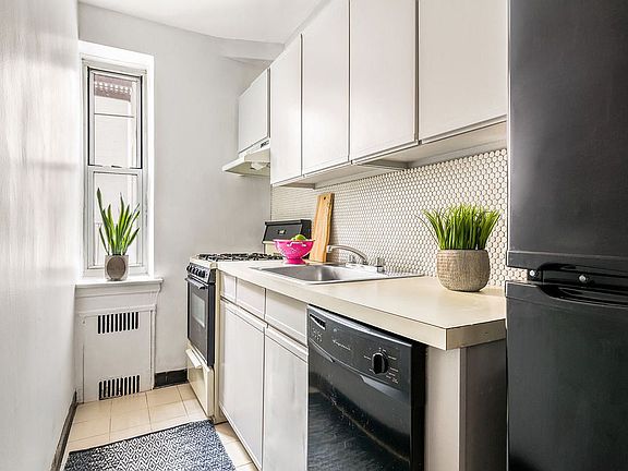 4th image of 60 Plaza St #3D