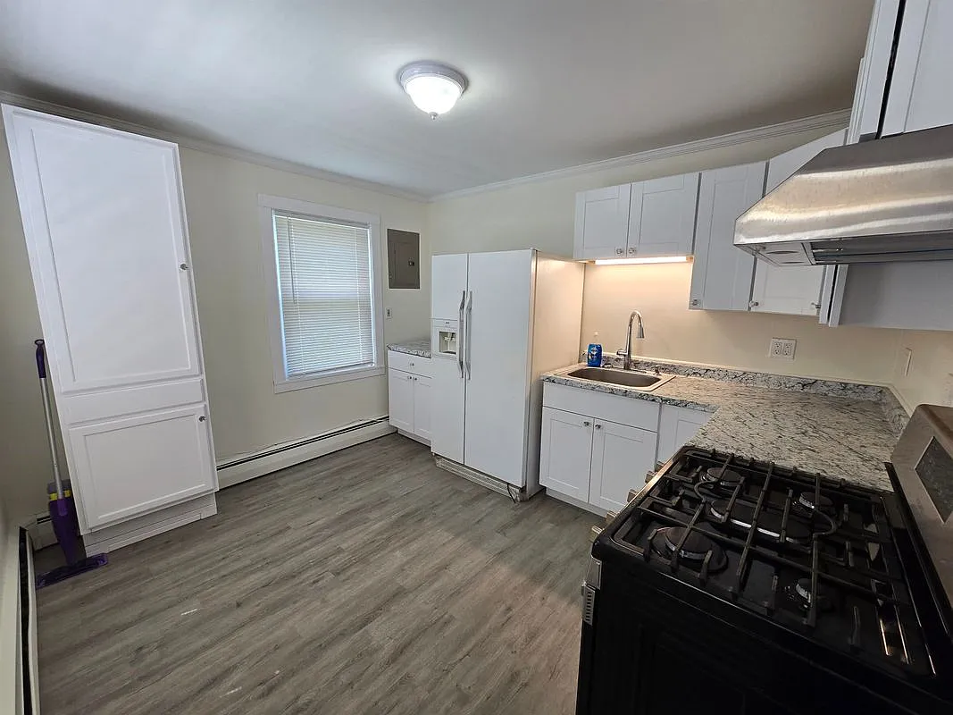 2 bed, 1.0 bath, 880 sqft, $2,100 — Photo 4