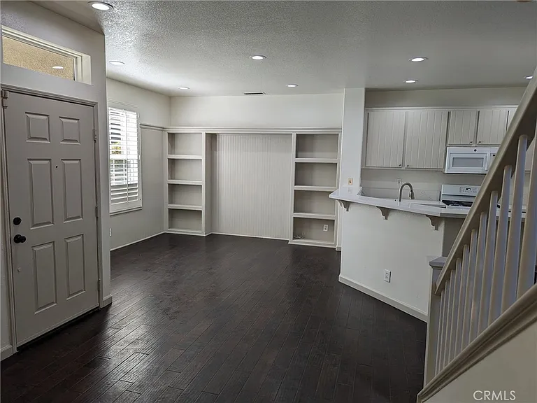 27 Picket Ln — Photo 4