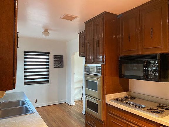 5th image of 3223 Frankfort Ave