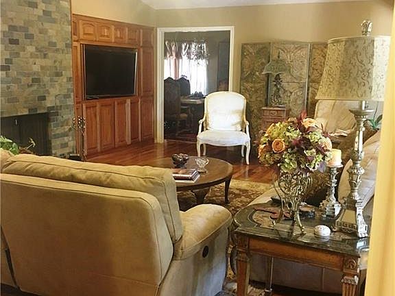 5th image of 3205 Executive Cir