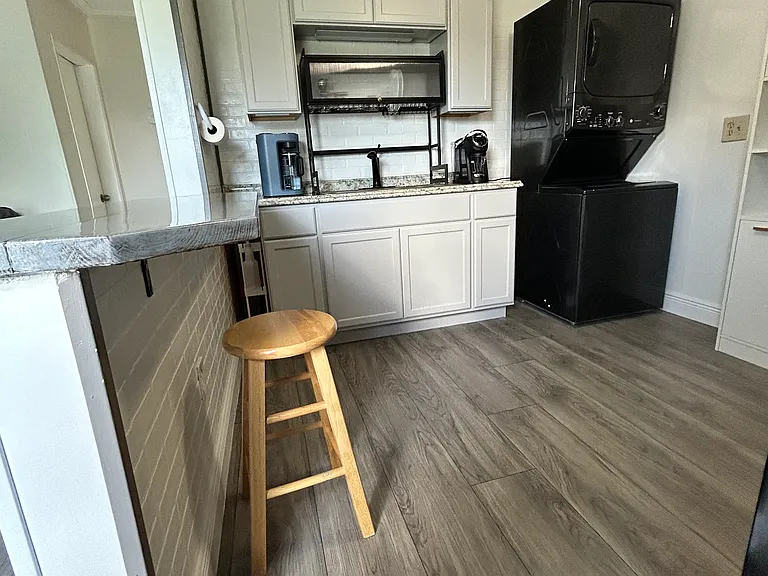 301 California Ave — Photo 5