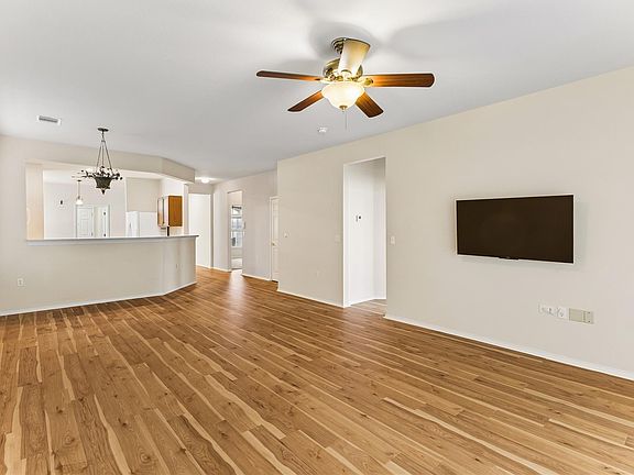 5th image of 120 Bowie Cir