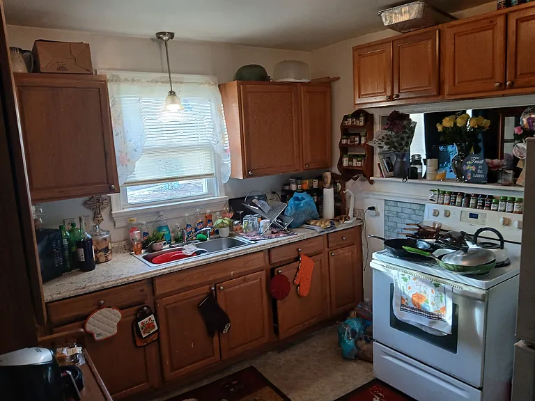 1812 Harwood St — Photo 4
