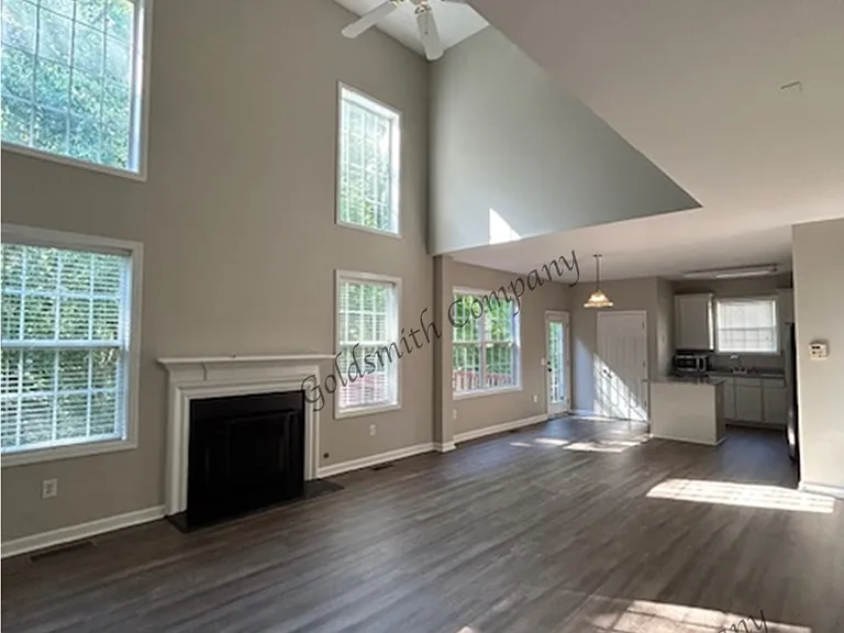 528 Collingsworth Ln — Photo 6