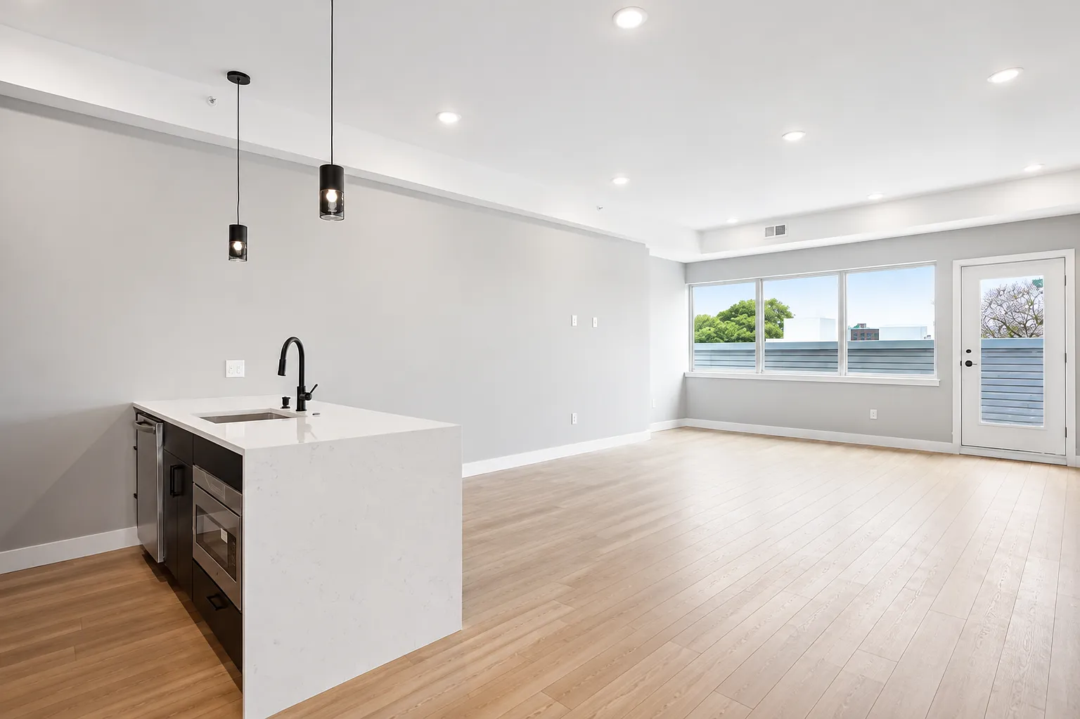 2 bed, 1200 sqft, $2,225 — Photo 2