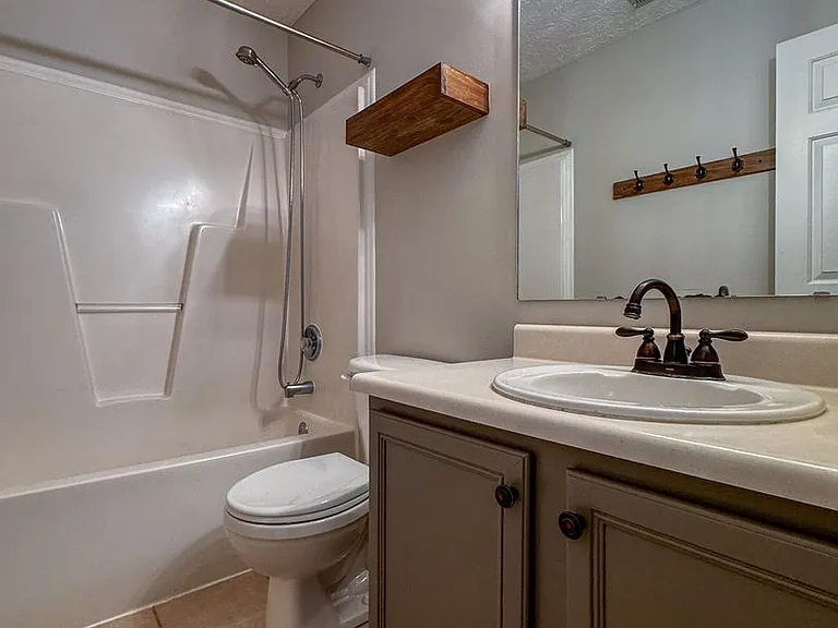 214 Somerset Dr — Photo 23