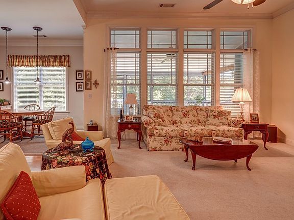 5th image of 1093 Creekwood Cir