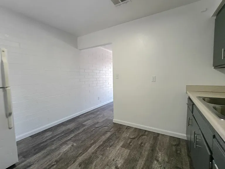 4917 E Willetta St #7B — Photo 5