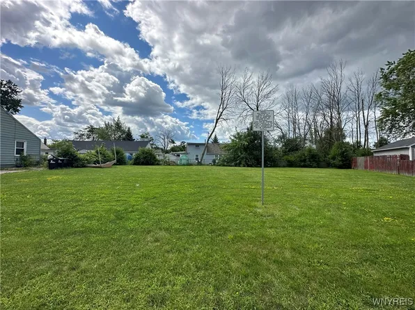 30 Alcott Ct #10, Tonawanda, NY 14150