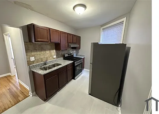 7542 S Stewart Ave — Photo 8