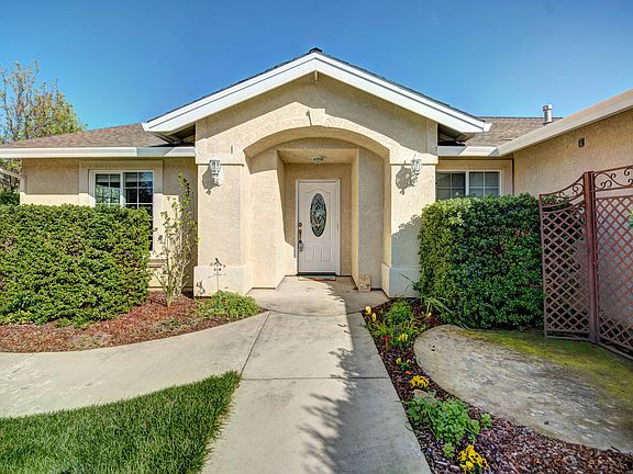 Sitting Area in Entry Way