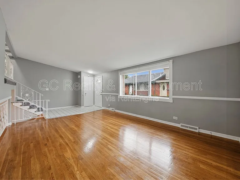 9517 Terrace Pl — Photo 3