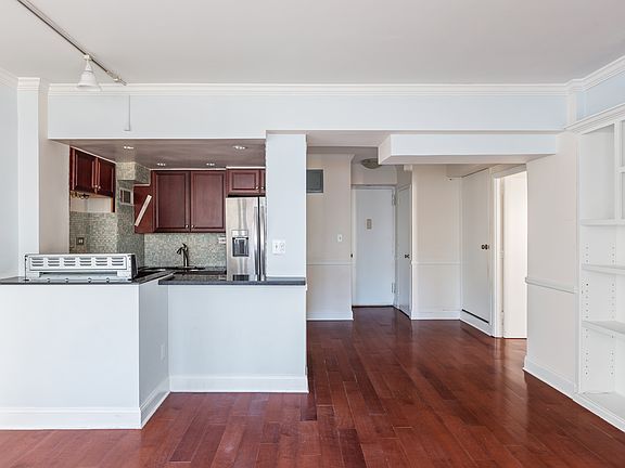 5th image of 210 E 36th St #Penthouse C