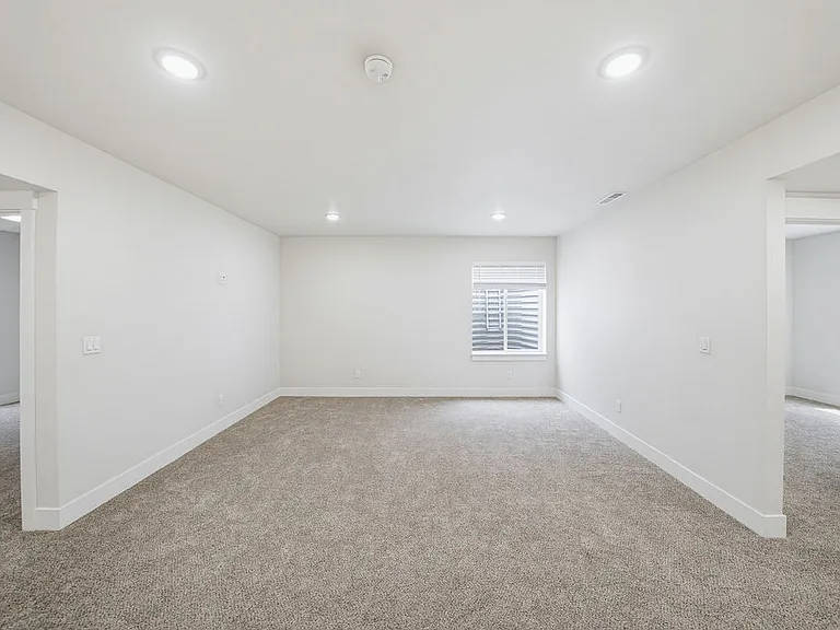 435 E River Ln — Photo 42