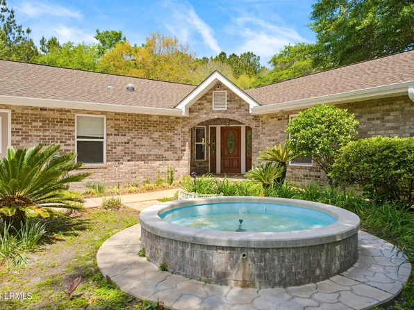 50 Zehm Ln, Beaufort, SC 29906