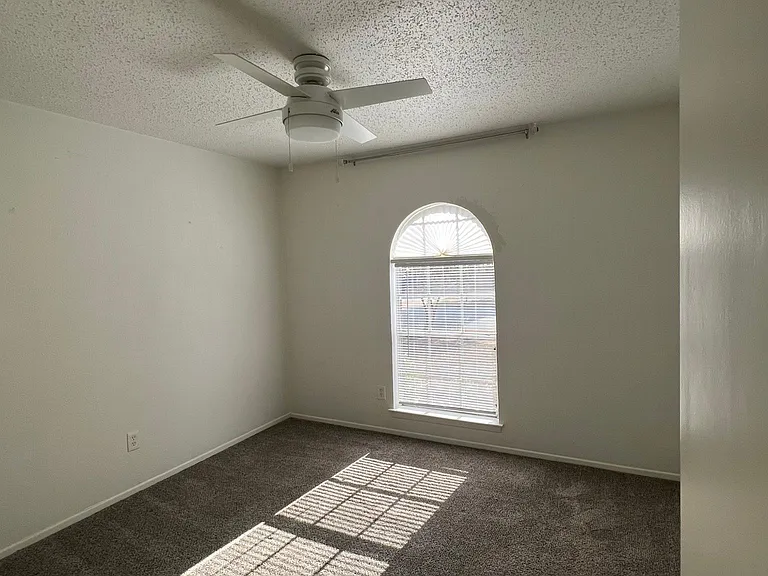 713 Rockledge Dr — Photo 5