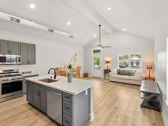 4th image of 1820 Palfrey St