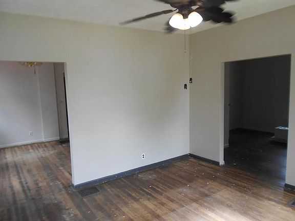 3rd image of 2500 Avenue C