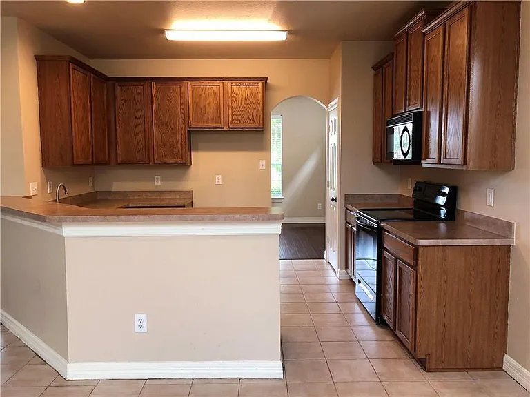 4621 Brighton Dr — Photo 4