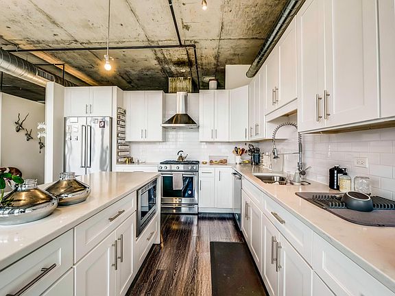 3rd image of 50 E 16th St Unit 1403