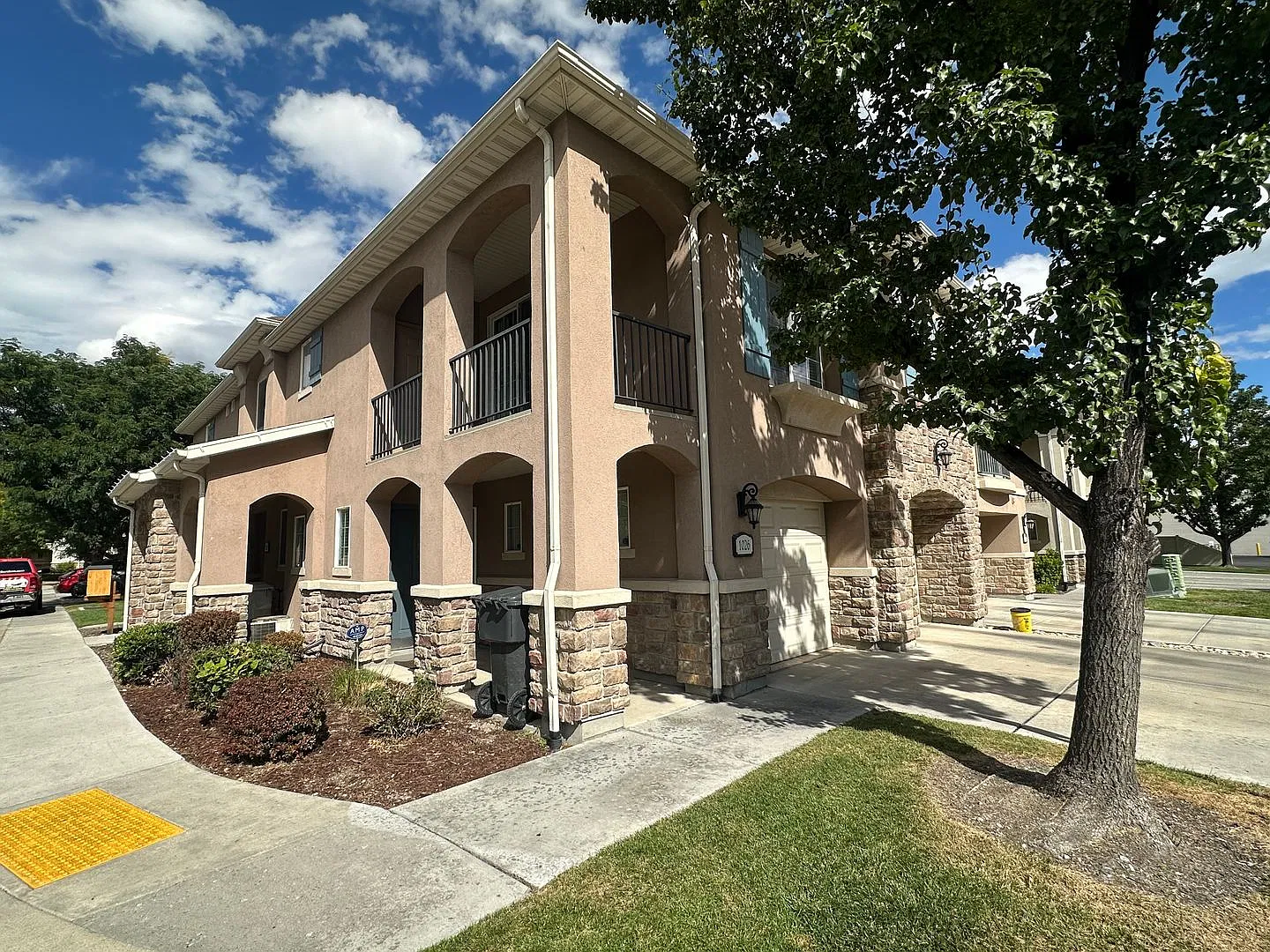 Pleasant Grove Condo | 2 Bed 2 Bath Garage Community Pool — Photo 2