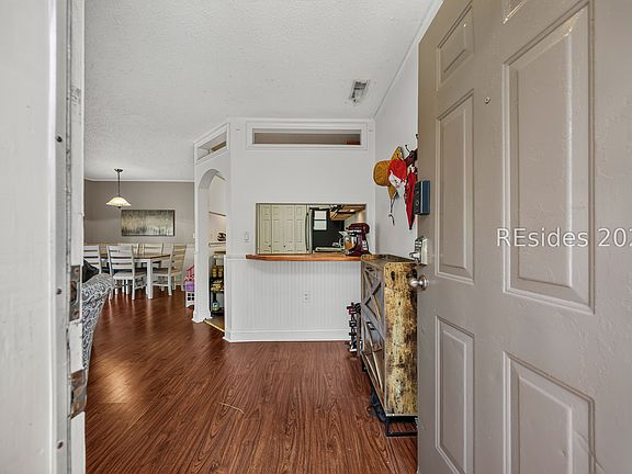 3rd image of 53 Delander Court UNIT 40
