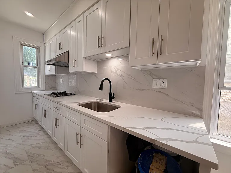 108-110 Russell St #1 — Photo 1