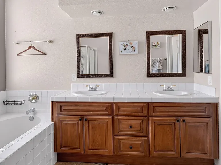 1528 Knoll Park Gln — Photo 17