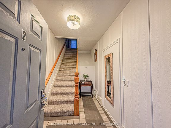 3rd image of 166 Queen St