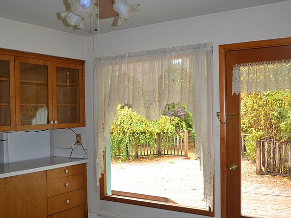 5th image of 6535 Glenwood Dr SW