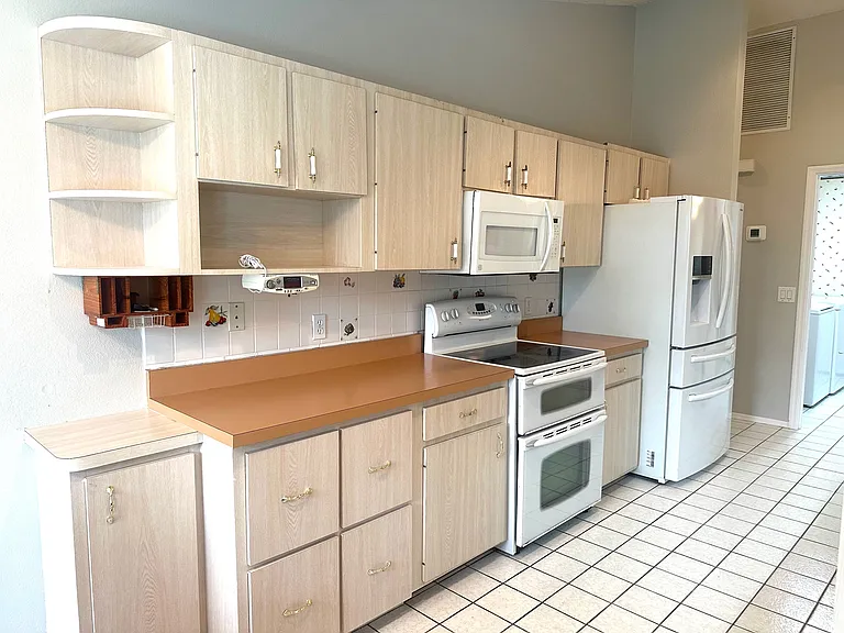 2211 Gold Oak Ln — Photo 9