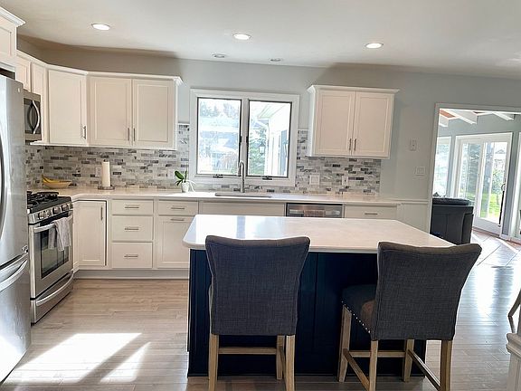 5th image of 19 W Royal Hill Dr