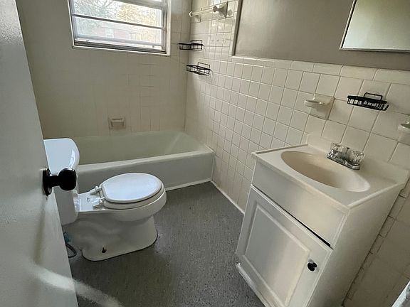 2nd image of 701 Elizabeth St