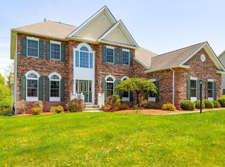 9 Ridgeline Dr, Poughkeepsie, NY 12603