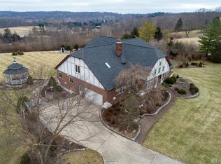 1704 River Ridge Dr, Sugarcreek Township, OH 45370