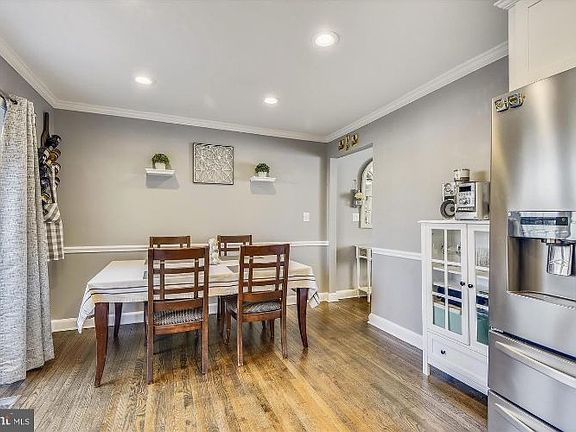 4th image of 813 Green St