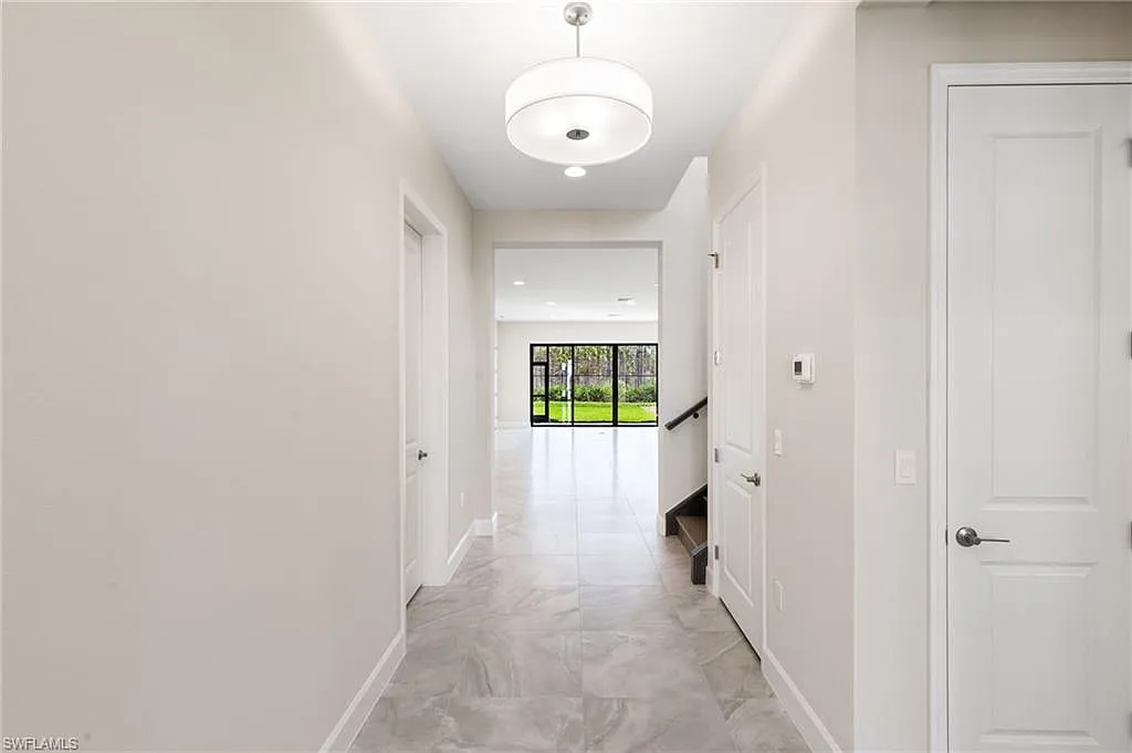 3 bed, 4.0 bath, 3004 sqft, $3,650 — Photo 2