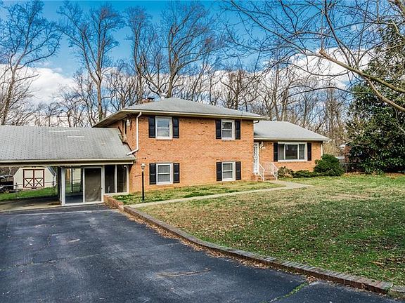 2nd image of 2200 Arbor Dr