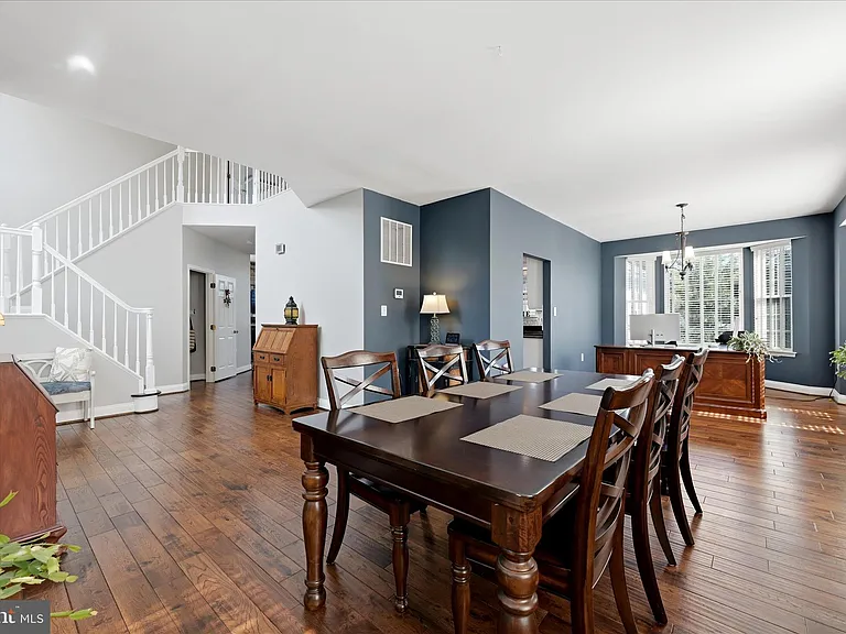 704 Seaton Ct SE — Photo 7