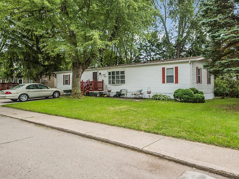 9910 Geraldine St — Photo 12
