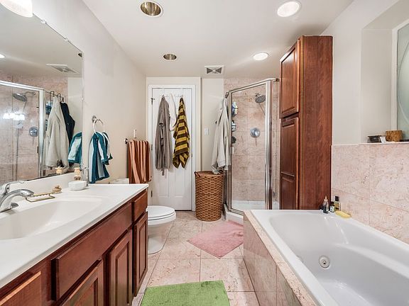 3rd image of 902 Spruce St APT C
