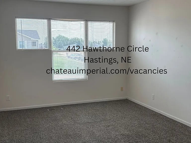 434-446 Hawthorne Cir — Photo 5